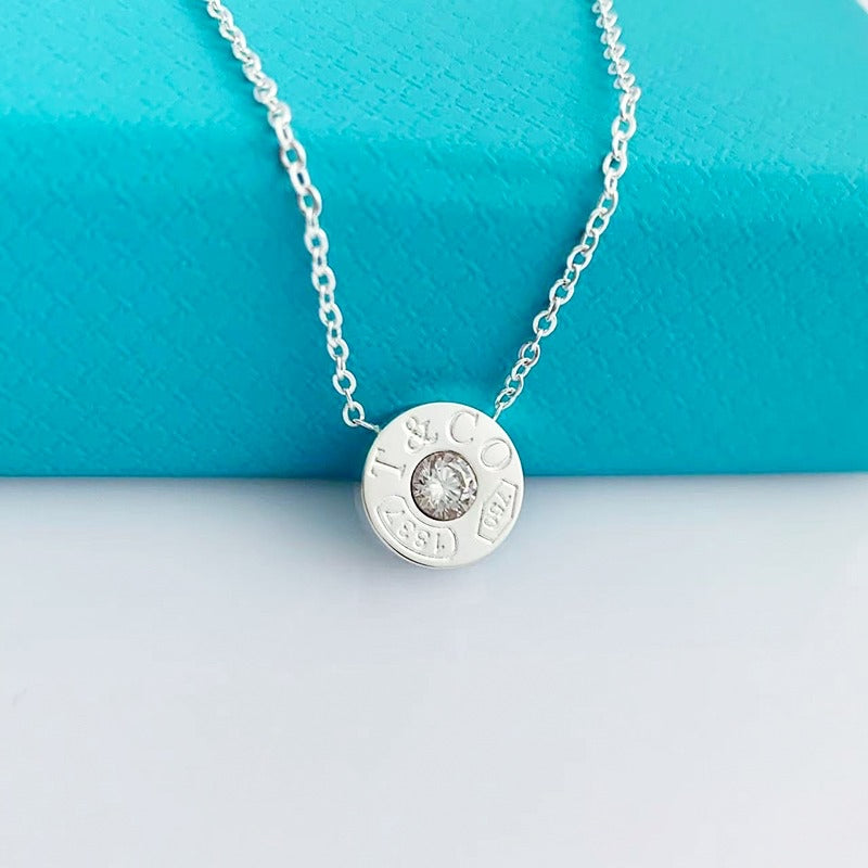 Collar de la señora r