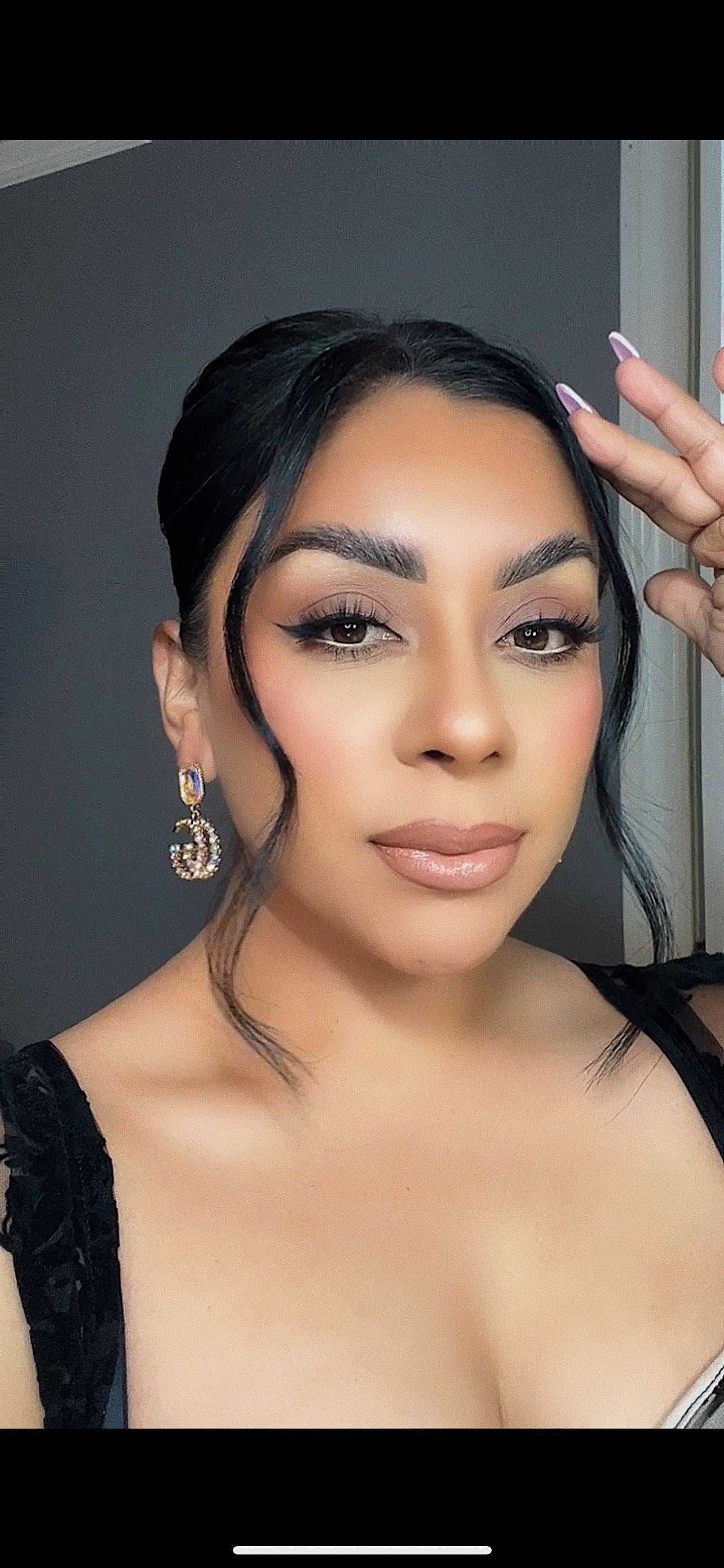 Pendientes femeninos y más colores.