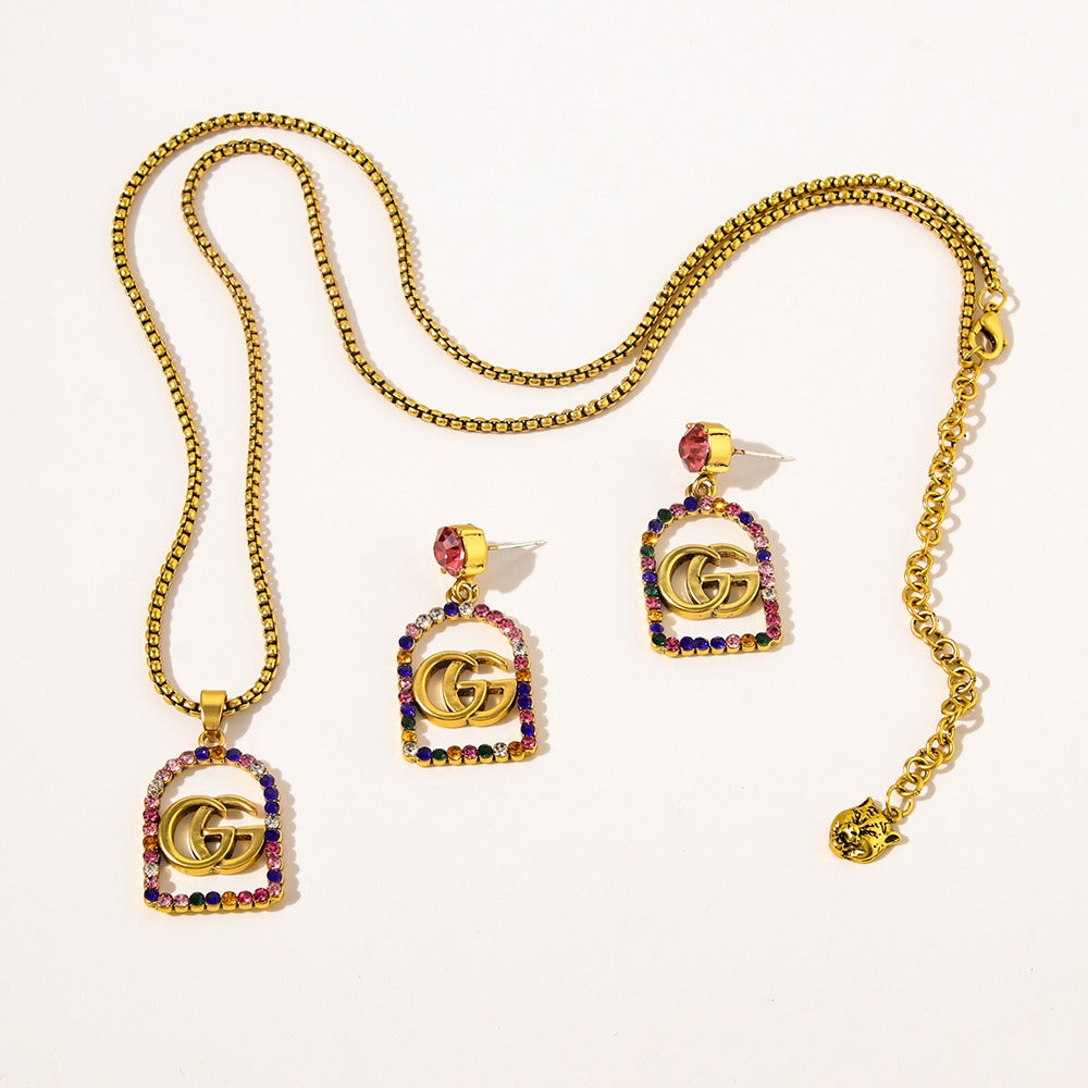 Conjunto de pendientes y collar G