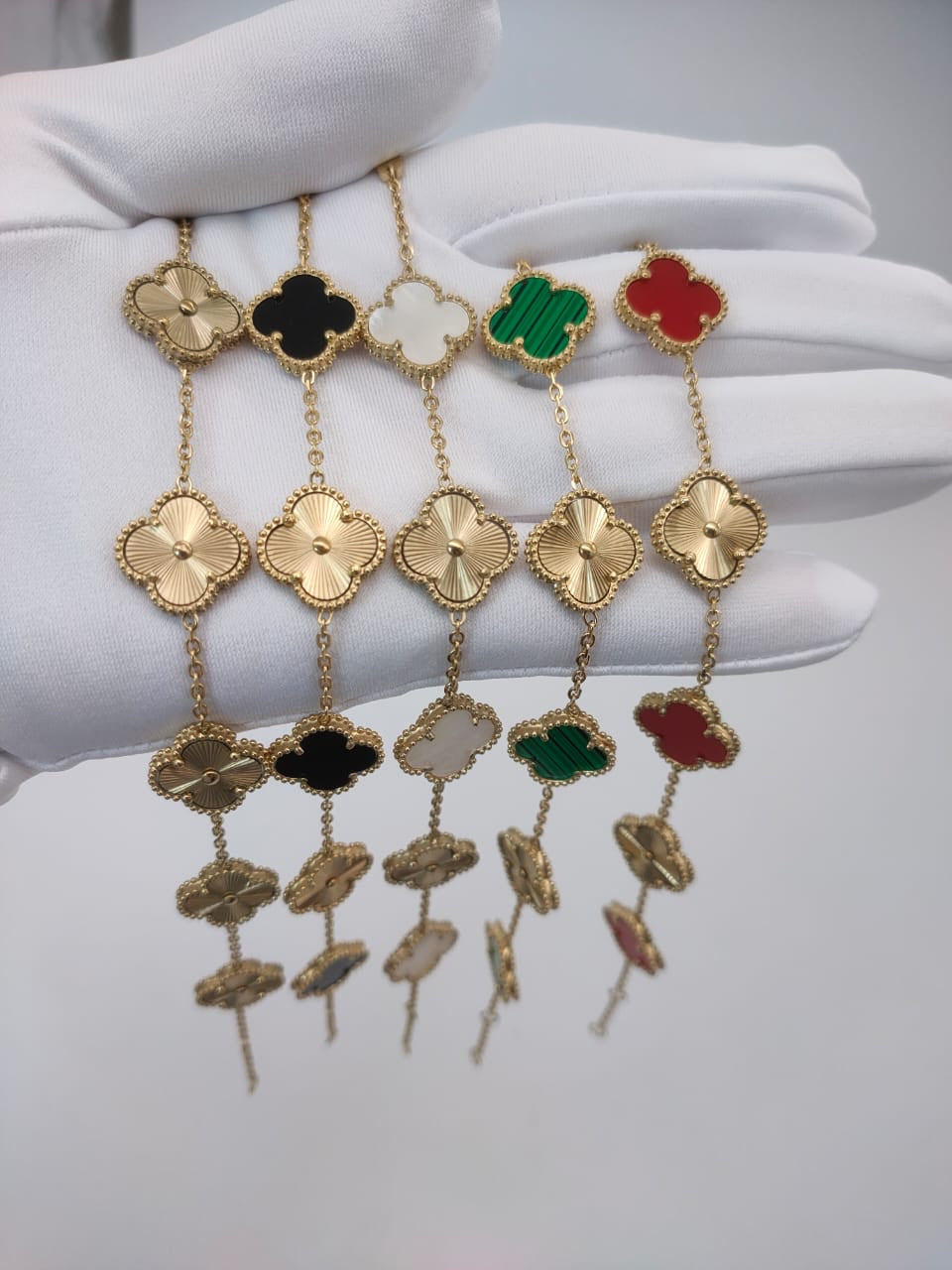 Pulsera de trébol con oro