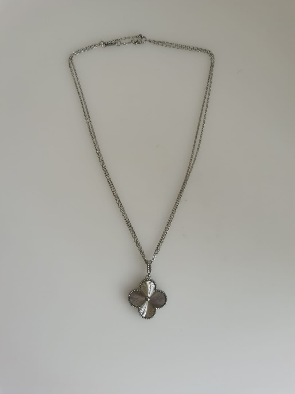 Collar de lujo de trébol
