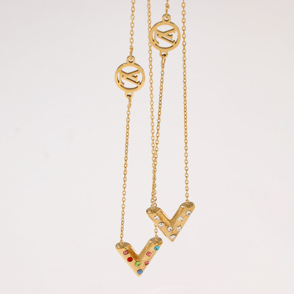 Collar en forma de V con destellos