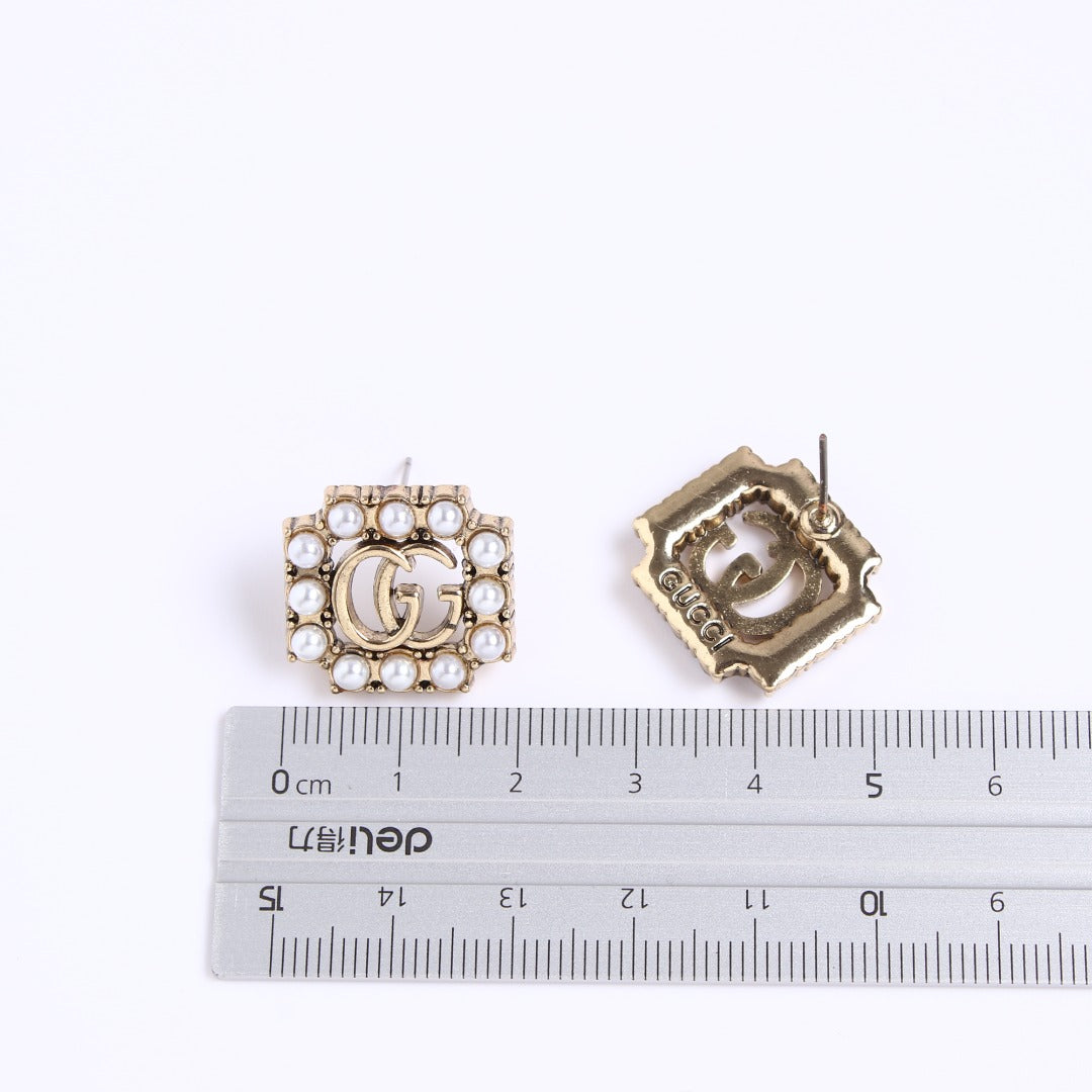 Pendientes de época