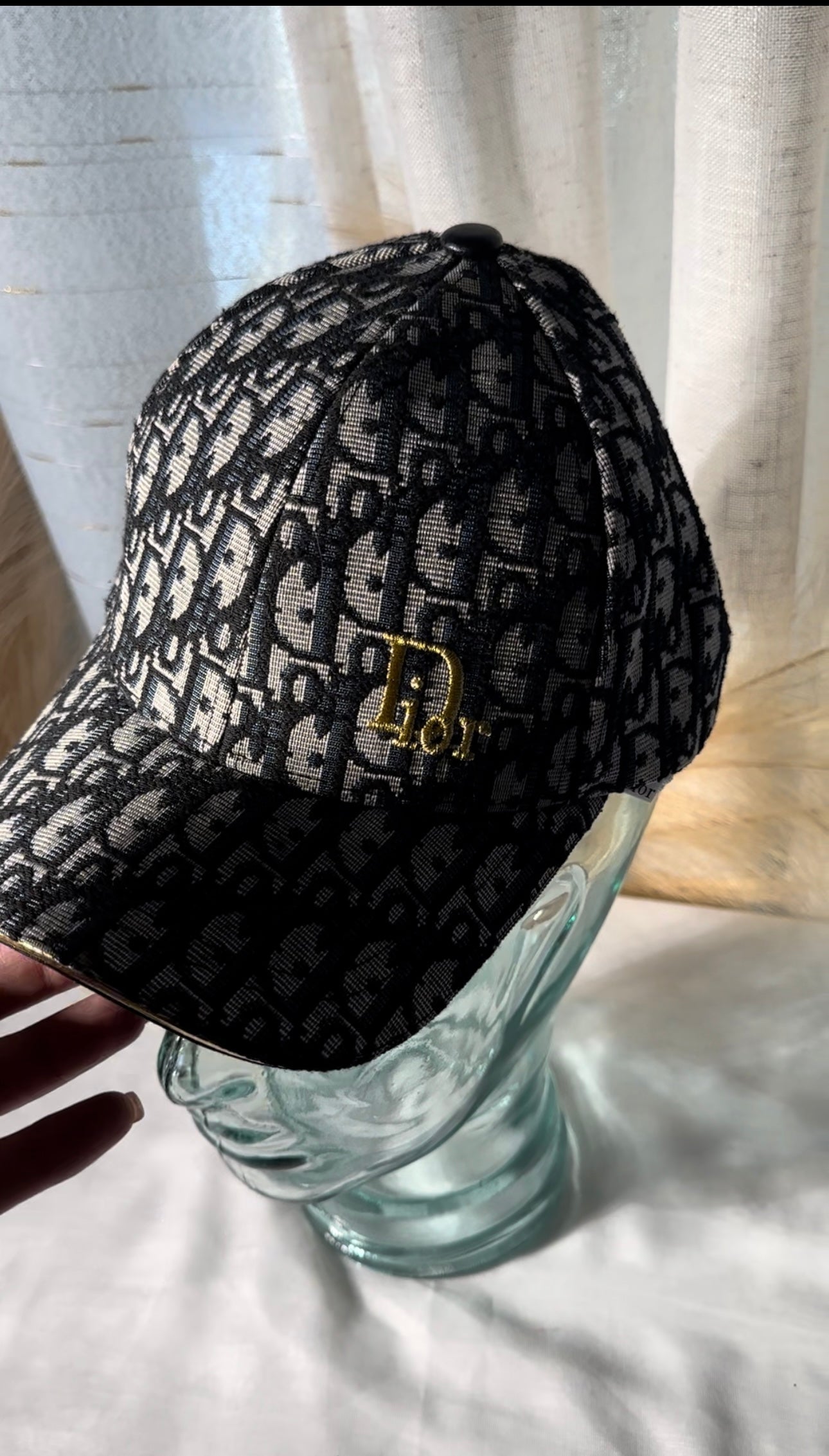 Ms D hat