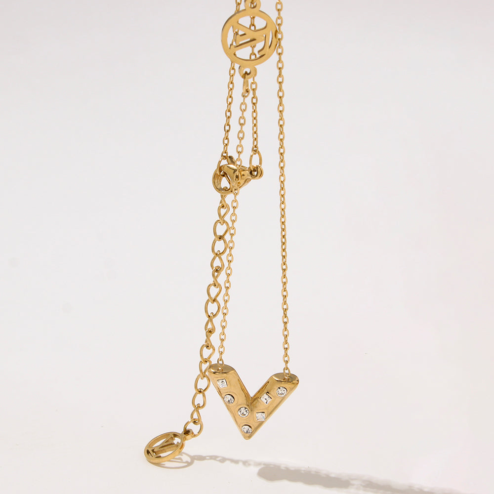 Collar en forma de V con destellos