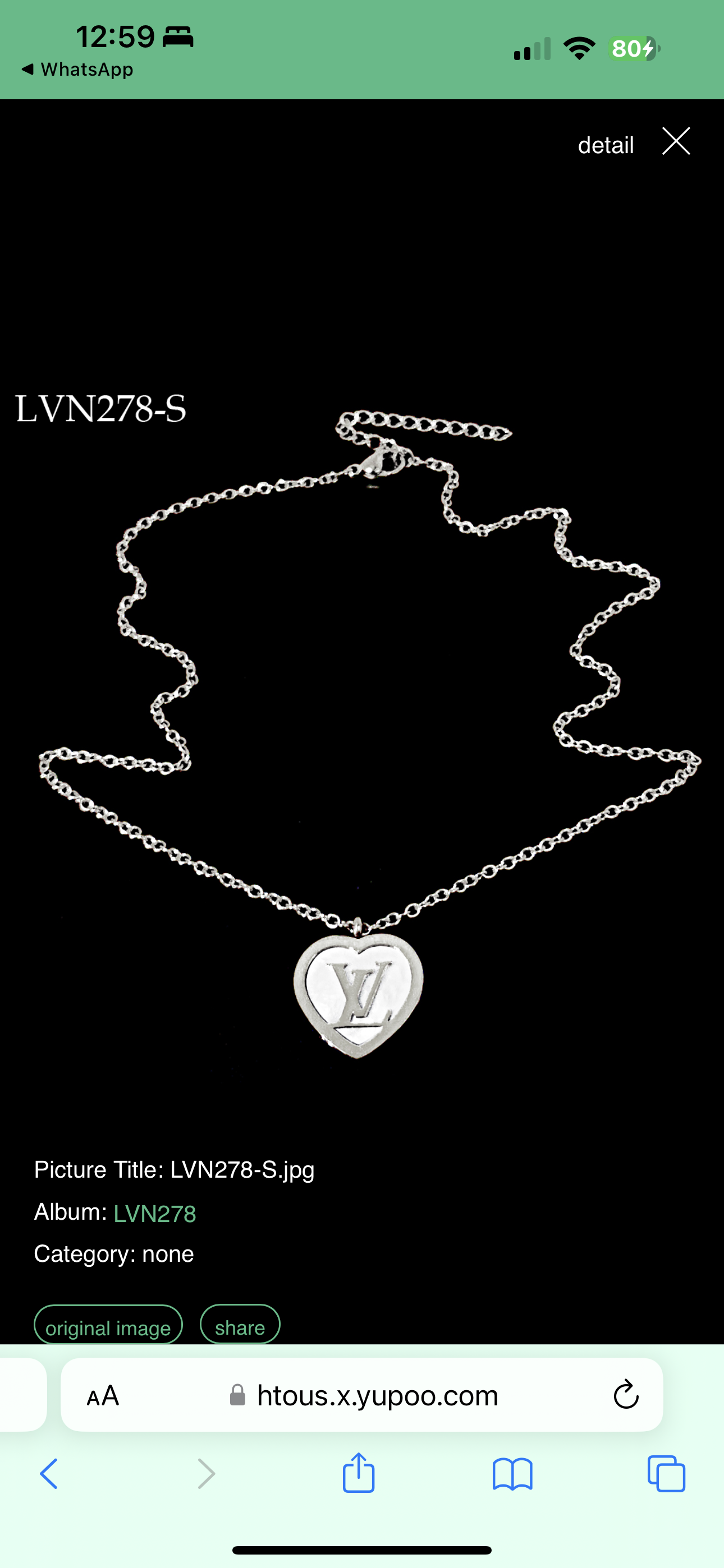 Collar con gemas en forma de corazón