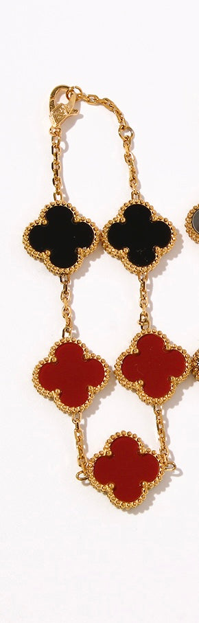 Pulsera de trébol rojo y negro