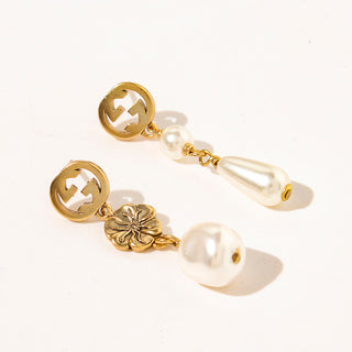 Pendientes de perlas con forma de flor