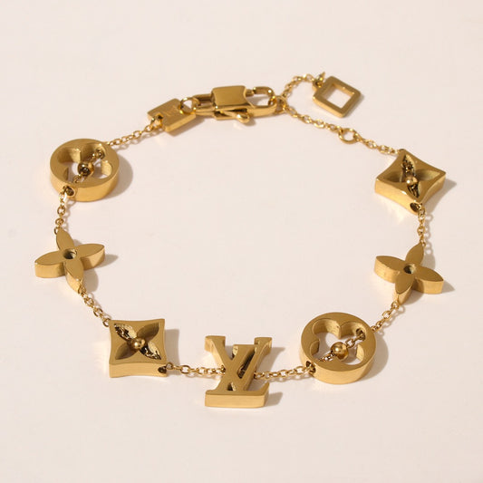 Bossy bracelet