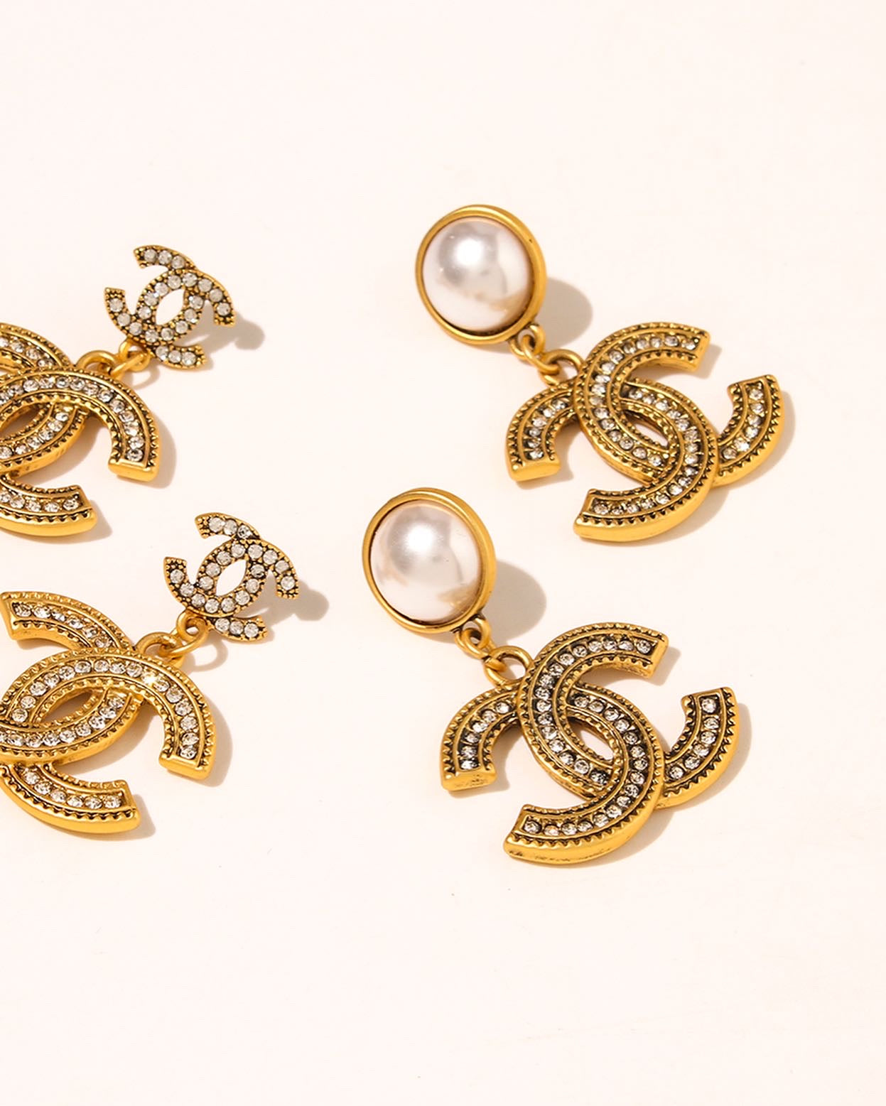 C pearl EARRINGS